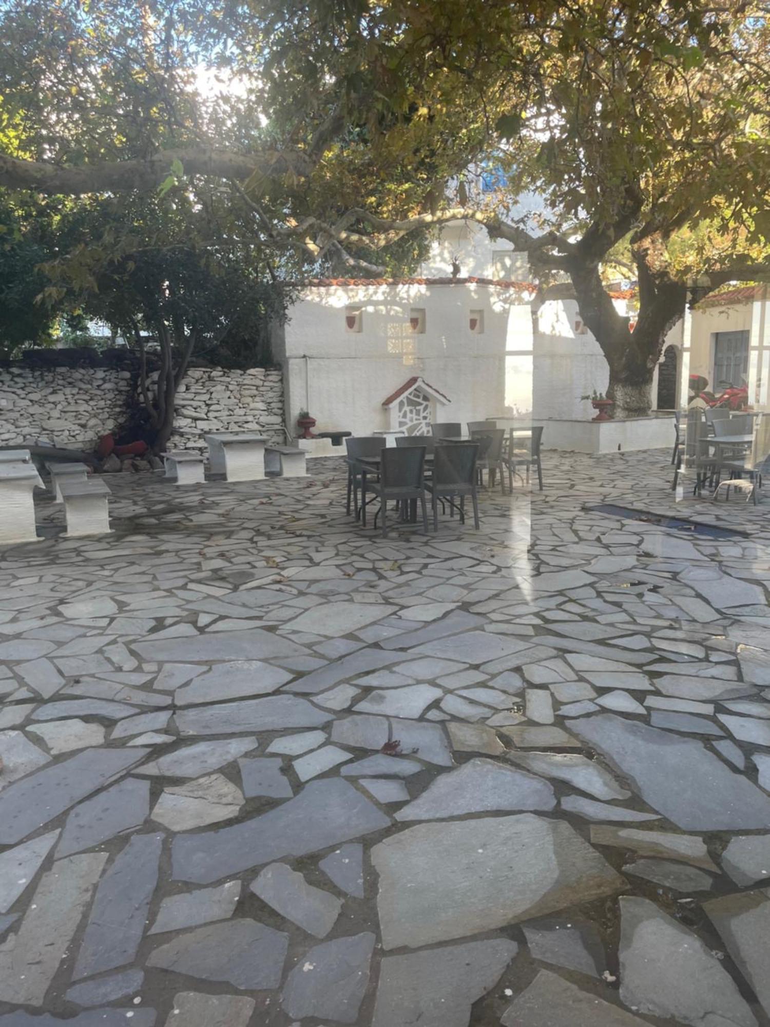 Sariza Spring Hotel Apikia  Exteriör bild