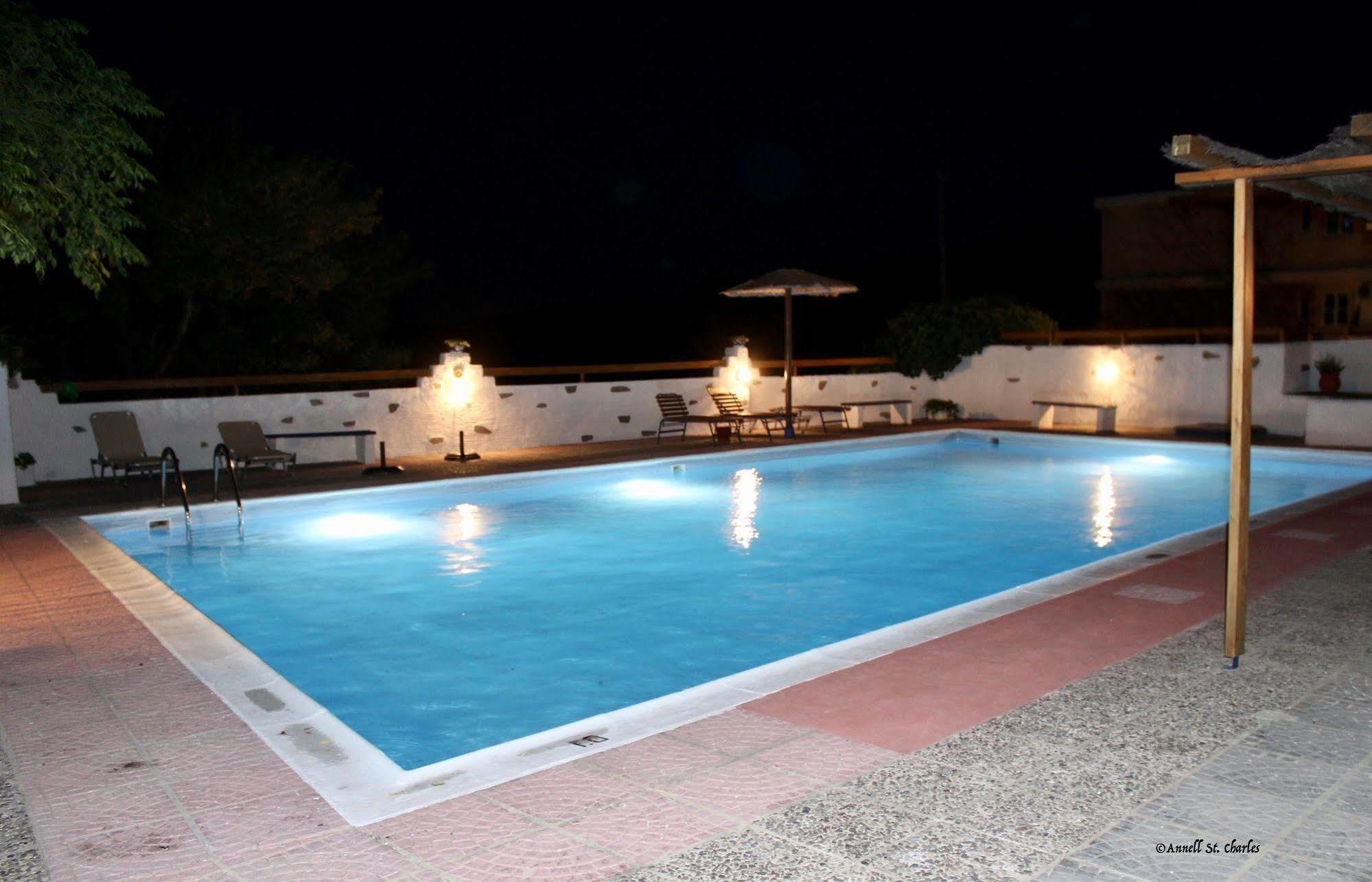 Sariza Spring Hotel Apikia  Exteriör bild